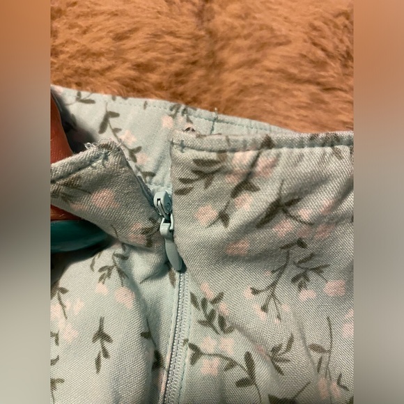 Hollister Floral Mini Skirt medium - Picture 3 of 7